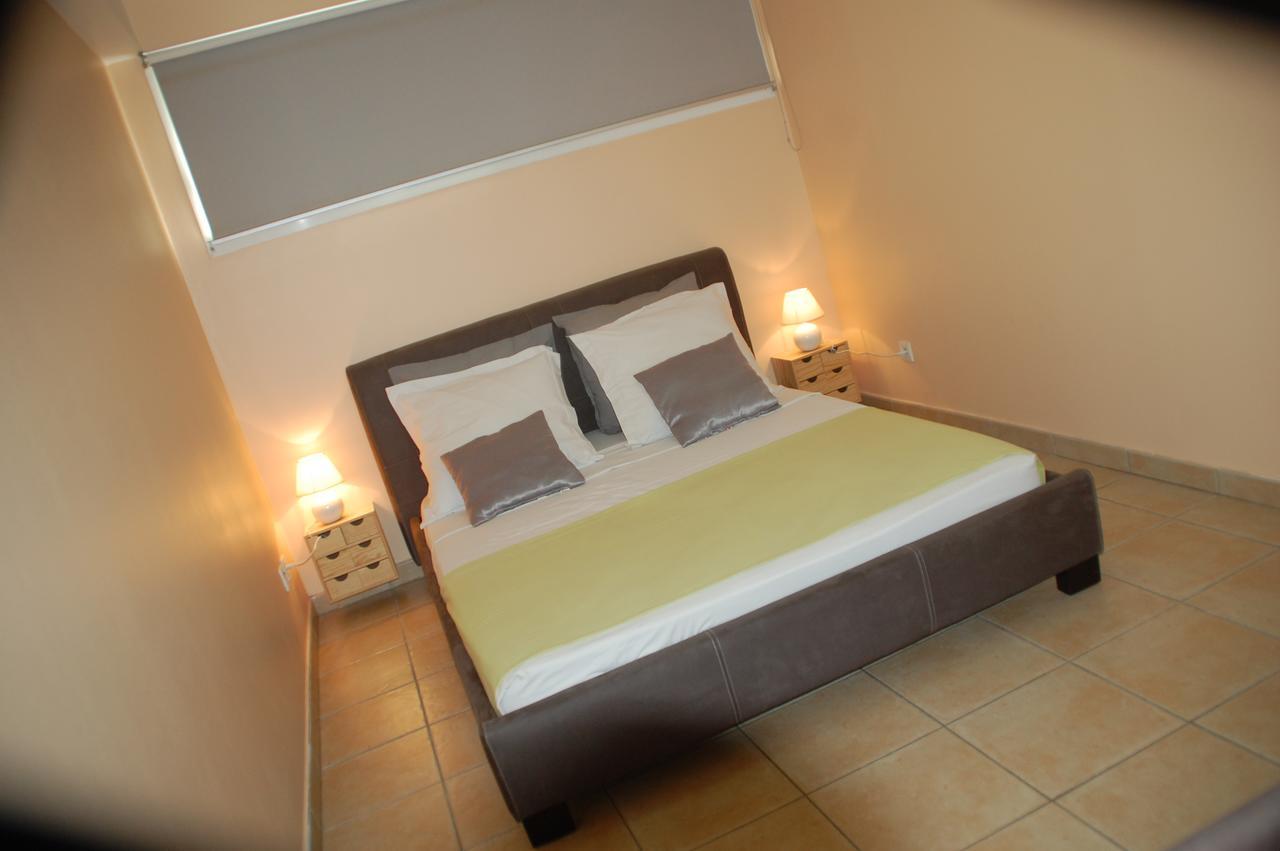 Appartement Meuble De Tourisme Saint Pierre Buitenkant foto